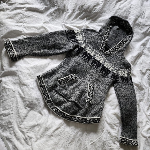 Handmade Sweaters - Black and White Hooded Knit Alpaca Wool Sweater with Geometric Alpaca Patterns
